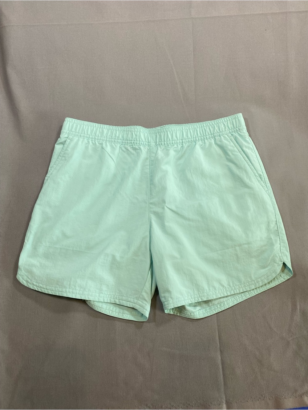 Columbia Light Green Shorts Size L